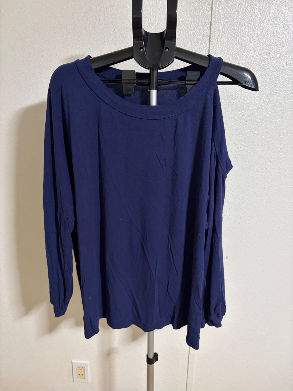 Women's Navy Cold-Shoulder Long Sleeve Top
